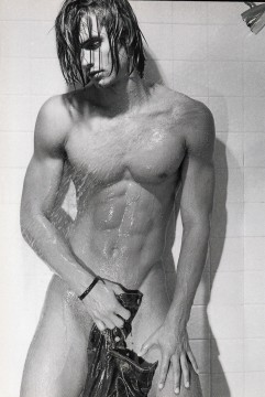 O modelo Marcus Schenkenberg nunha das máis famosas fotografías de Bruce Weber.