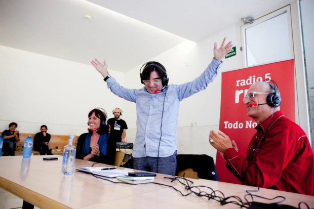 Javier Tolentino con Neus Ballús e Lluís Miñarro, na gravación dun programa no marco de Curtocircuíto. FOTO: Tamara de la Fuente